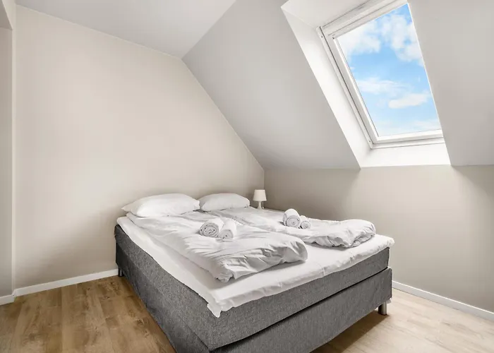 & Modern In The Coziest Street In 아파트 *