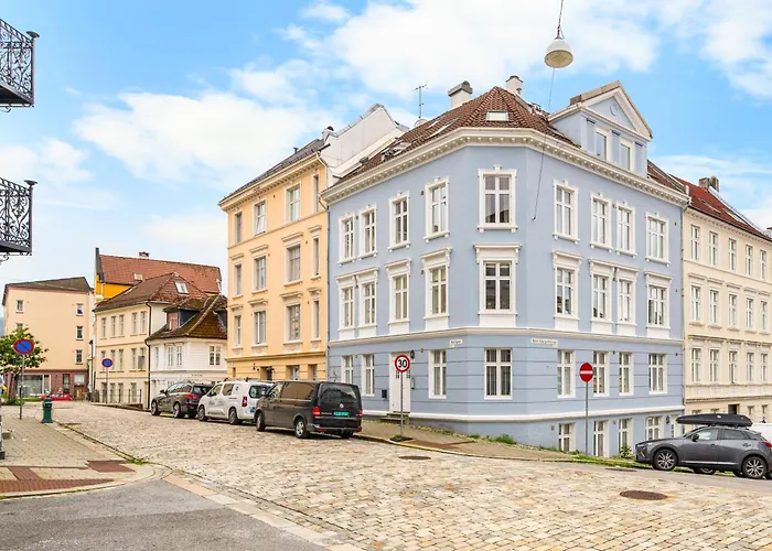 & Modern In The Coziest Street In 아파트 *