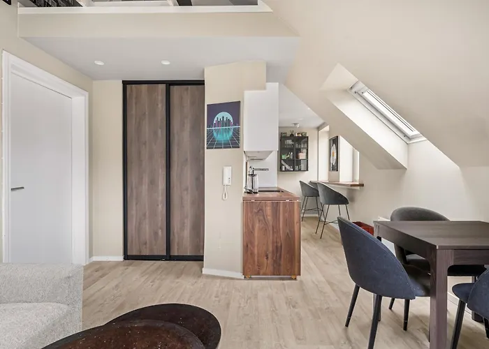 & Modern In The Coziest Street In 아파트 베르겐