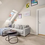 Διαμέρισμα & Modern In The Coziest Street In